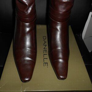 DANELLE BROWN BOOTS BACK ZIPPER CLOSSURE LONG FRONT SQUARE TOE SZ 8M